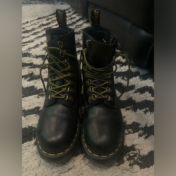 Dr. Martens Shoes - ✨✨Dr Martens Boots ✨✨